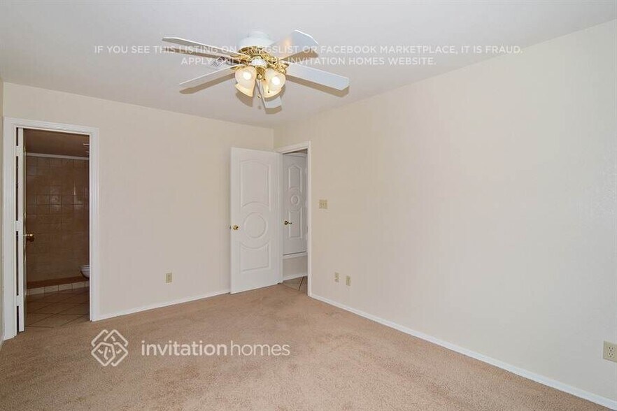 Building Photo - 7727 W Reade Ave