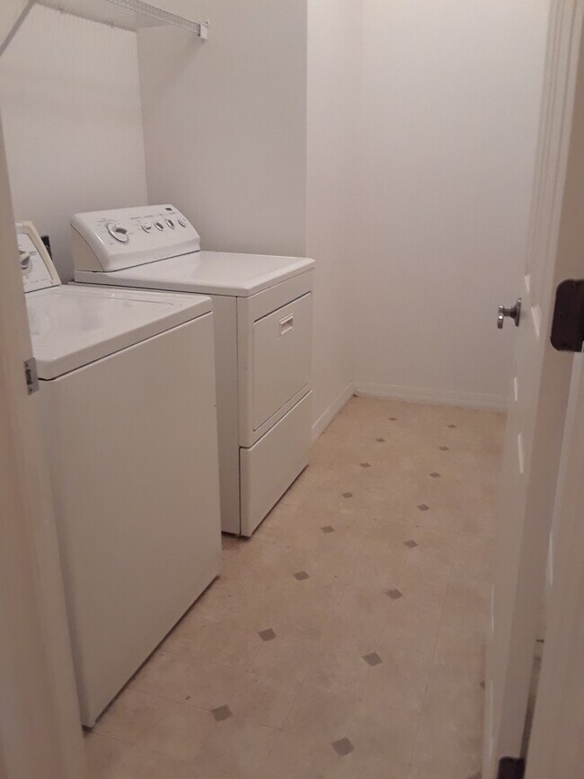 Building Photo - Spacious 4-Bedroom Pool Home with 3-Car Ga...