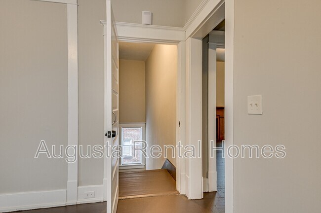 Building Photo - 107 4th St