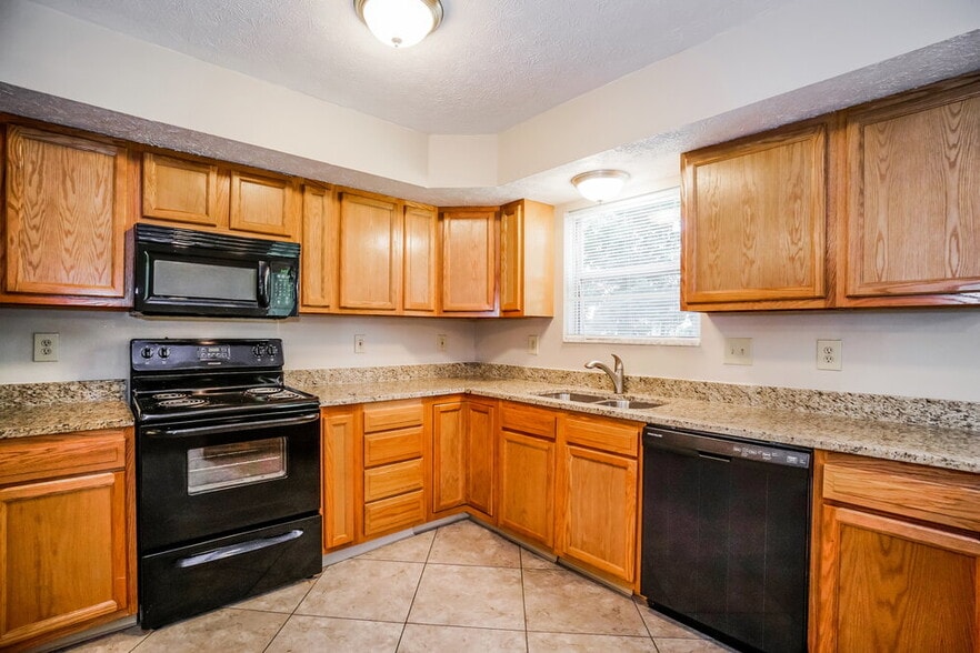 Building Photo - 7950 Dolmen Dr