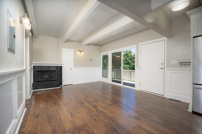 Aqua Terra 2 Bed, 2 Bath Living Room - Aqua Terra Apartments