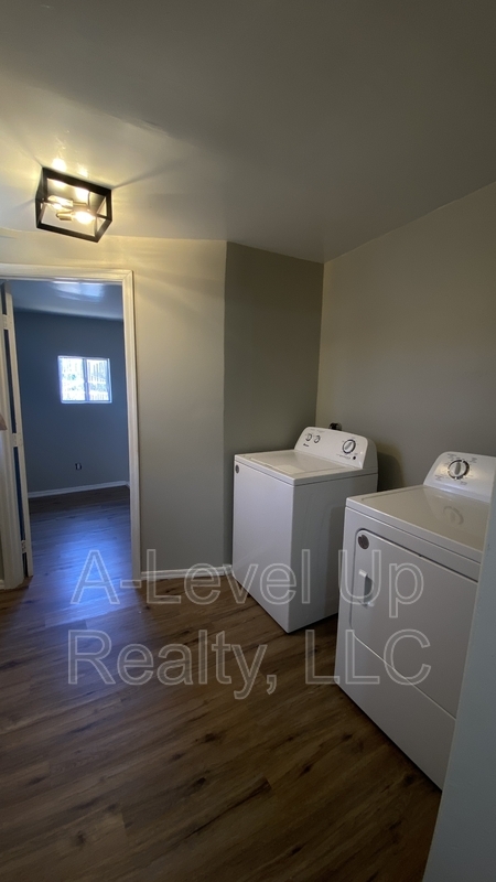 Building Photo - 3909 S 14th Ave