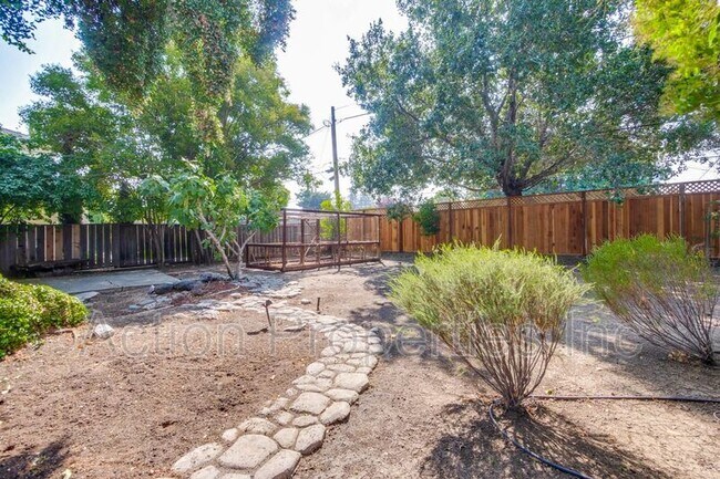 Building Photo - 18850 Newsom Ave