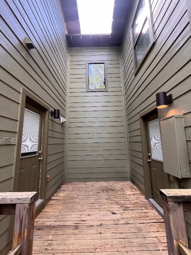 Building Photo - 7bed/6.5bath + 3 car garage and carport