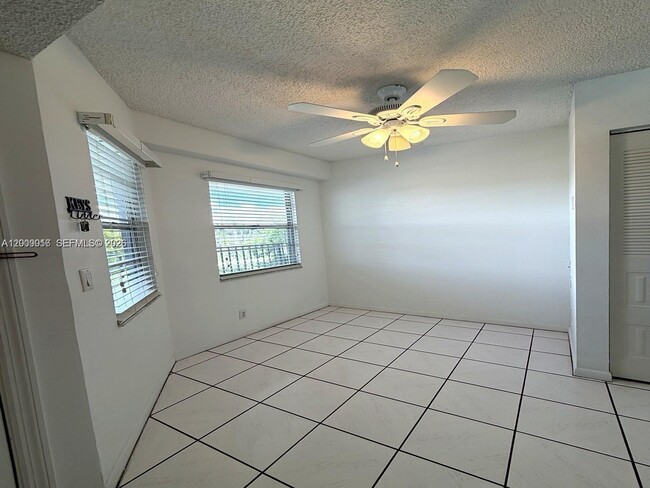 Building Photo - 1400 SW 124th Terrace