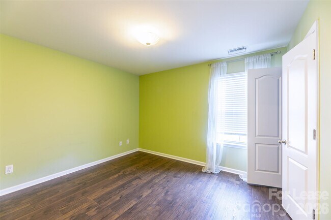 Building Photo - 1310 Middlecrest Dr NW
