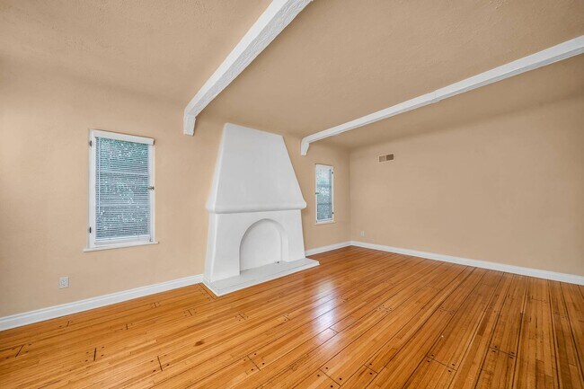 Building Photo - 336