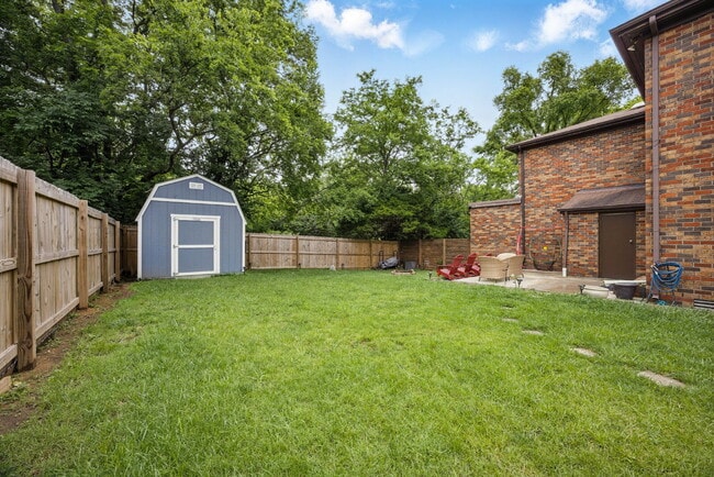 Building Photo - Beautiful 2 Bedroom 1.5 Bathroom Duplex