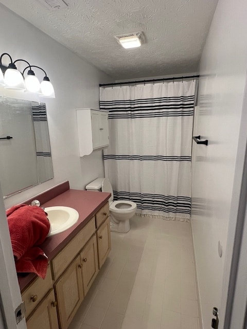 Spacious bathroom with tub/shower combo - 100 Twin Acres Dr