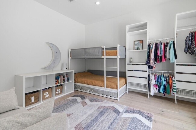 Building Photo - 201 Kahana Ln