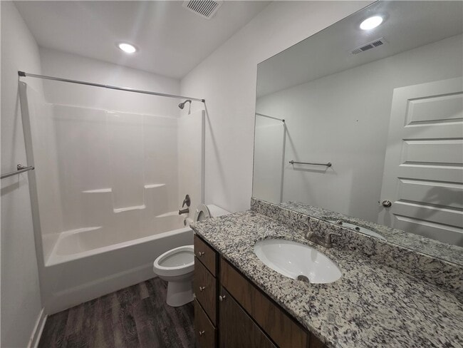 Building Photo - 320 Westbrook Ct