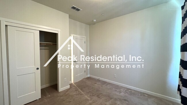 Building Photo - Newer 3bd/2.5ba West Sacramento Home with 2 Car Garage!
