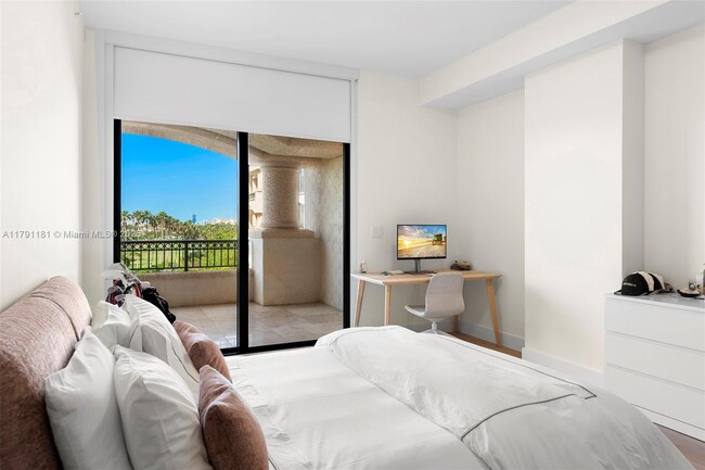 Building Photo - 7055 Fisher Island Dr