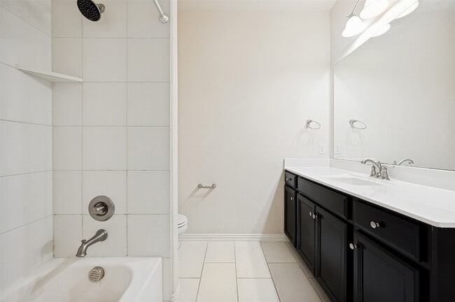 Building Photo - 572 Waterloo Dr