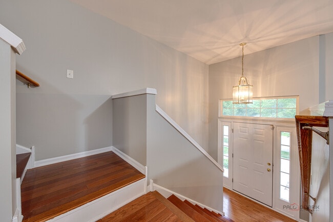 Building Photo - 496 Belvedere Ln