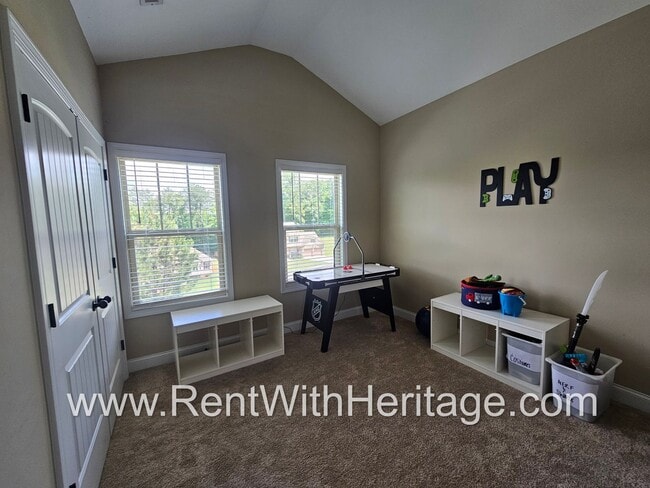 Building Photo - Gorgeous 3 bd / 2 bath / Attention to Deta...