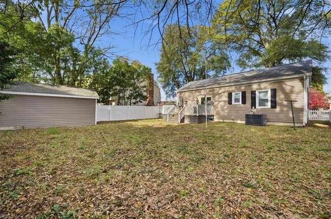 Building Photo - 1325 W Little Creek Rd