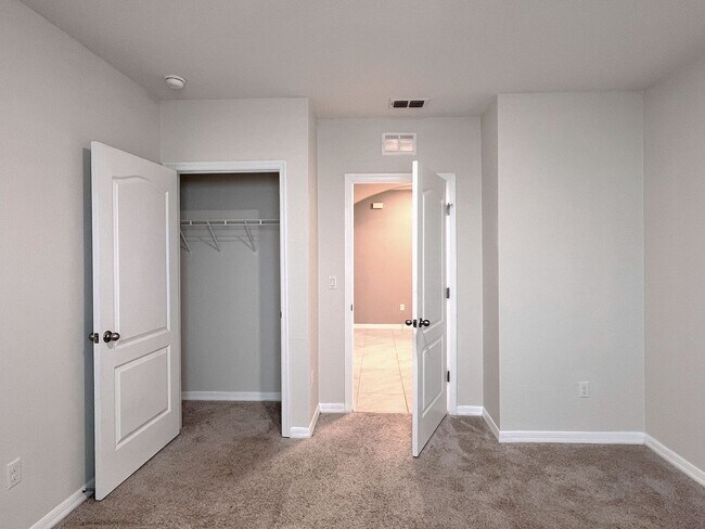 Building Photo - Four-Bedroom Home Near Lake Hartridge