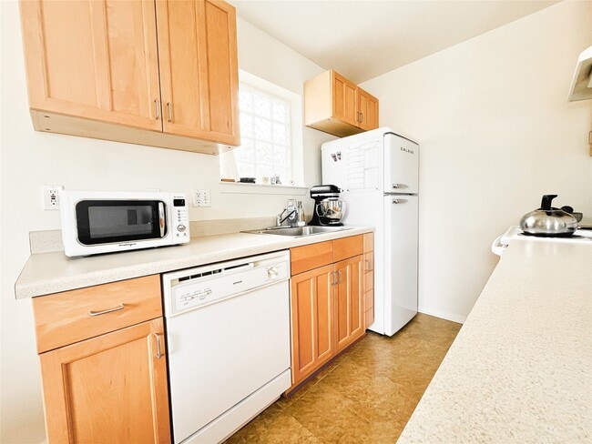 Building Photo - 3127 Bernardo De Galvez Ave