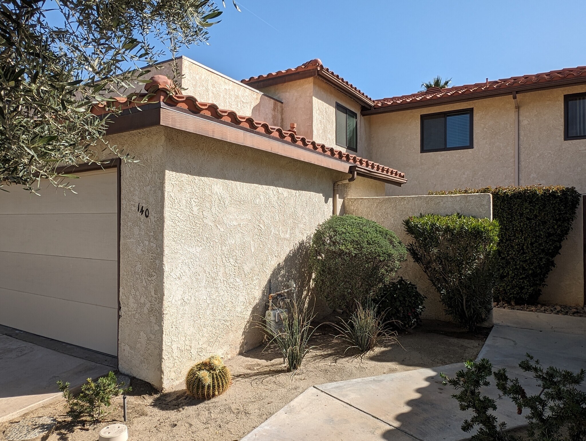 Building Photo - 140 Willow Lake Dr