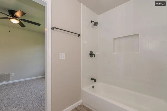 Building Photo - 3828 Anderson Villa