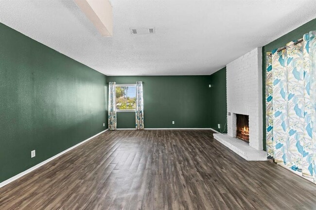 Building Photo - 9011 Quail Valley Dr