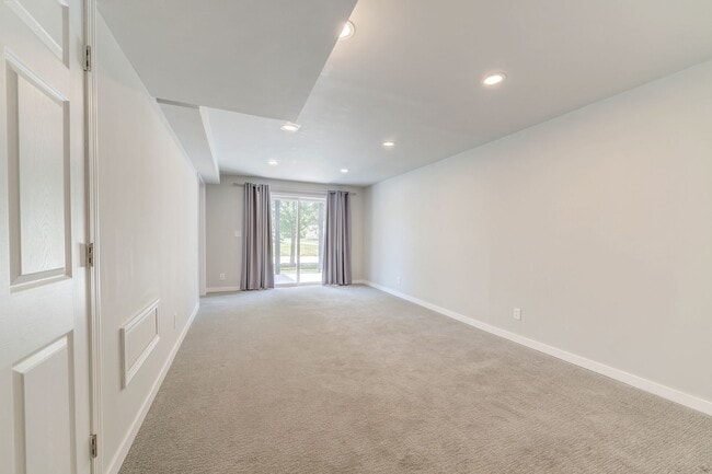 Building Photo - Gorgeous Updated 3 Bed 3 Bath Home Garage