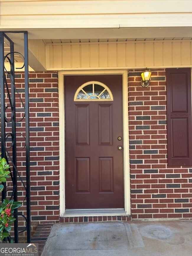 Building Photo - 194 VFW Dr