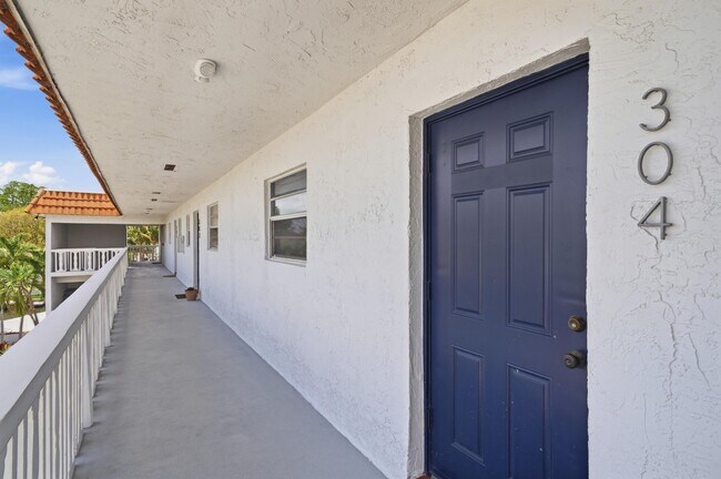 Building Photo - 1400 NE 57th St