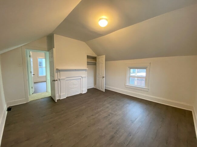 Building Photo - 4933 Yew St