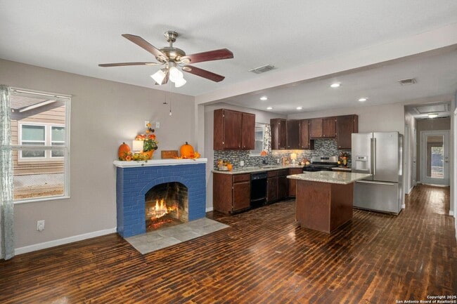 Building Photo - Well-Maintained 3-Bedroom Home – Ideal for Students & Professionals!