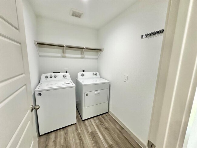 Building Photo - 1107 Curly Angora Ct
