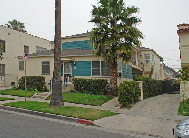 Building Photo - Lovely Cozy & Spacious renovated 1 Bedroom...