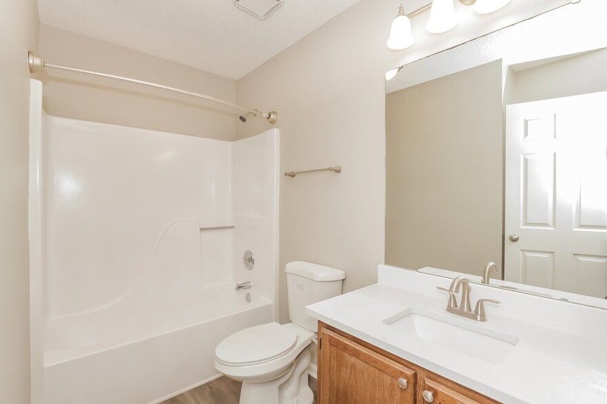 Building Photo - 5013 Farmview Dr