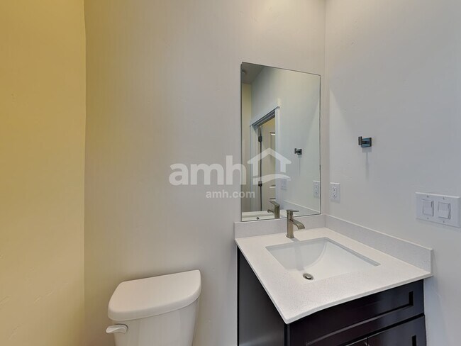 Building Photo - 1281 E Old Mesquite St