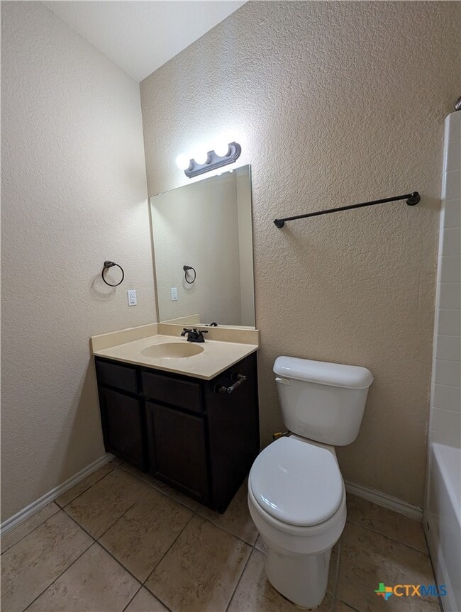 Building Photo - 660 Creekside Cir