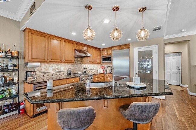 Building Photo - 588 Dovecote Ln