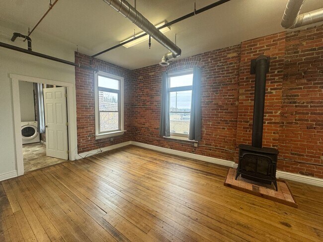 Building Photo - 811 Cook Building