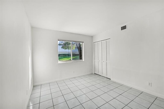 Building Photo - 109 Gardens Dr