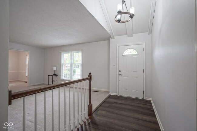 Building Photo - 10924 Lakeshore Dr W