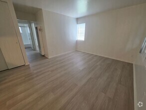 Building Photo - This is a large 2-bdr in a convenient, Fre...