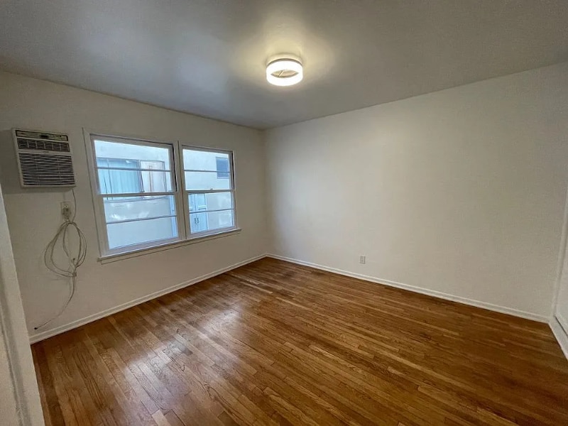 Building Photo - 1124 Glenville Dr