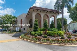 Building Photo - 10784 N Kendall Dr