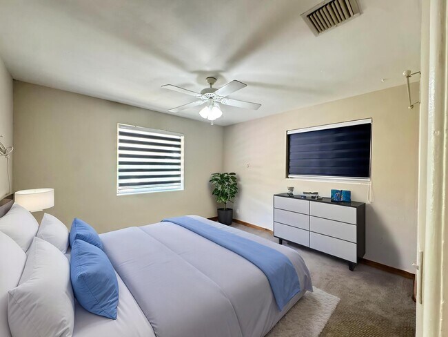 Building Photo - 8341 Sunset Dr