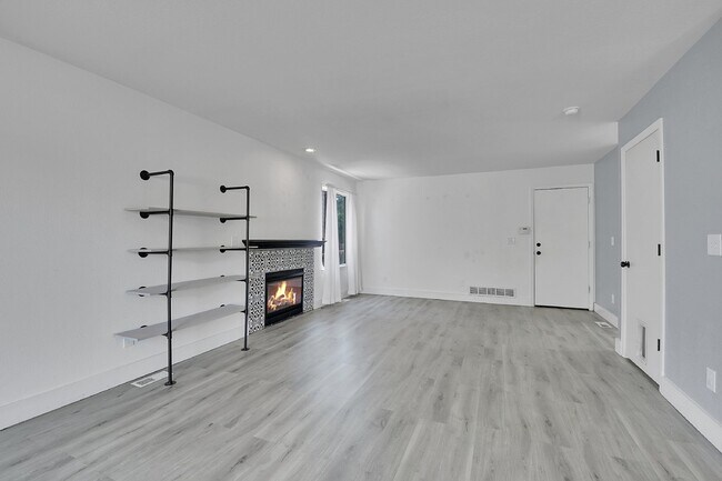 Building Photo - $3,040.95 - 3 Bed, 3-Bath Home in Aurora with In Unit Laundry and Central AC