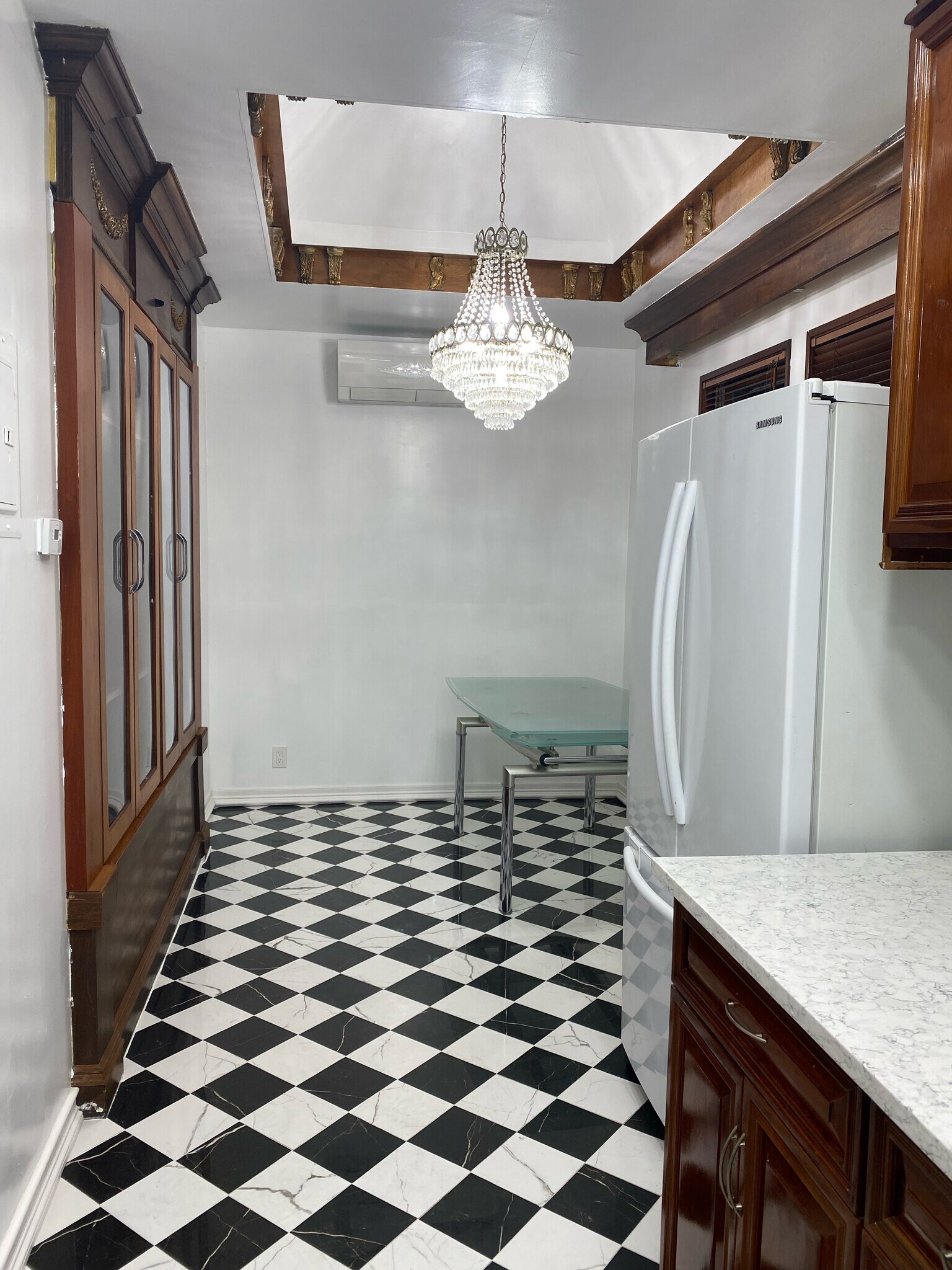 Building Photo - 1820 E 19th St