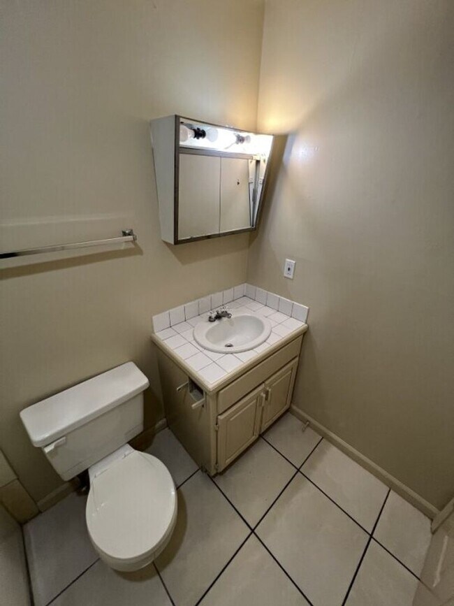 Building Photo - Weston St.