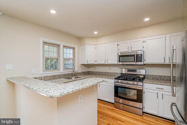 Primary Photo - 1275 Quaker Hill Dr
