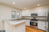 Building Photo - 1275 Quaker Hill Dr