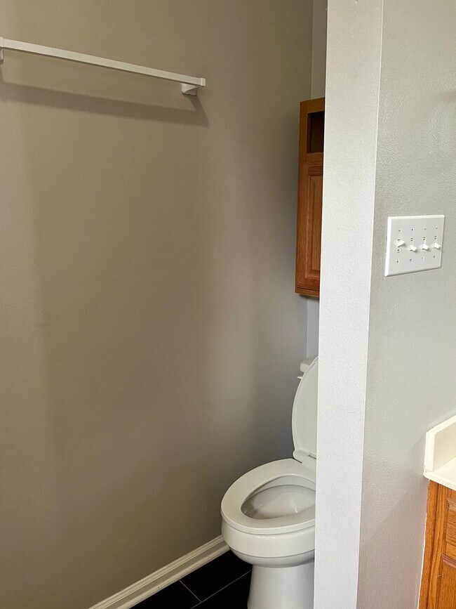 Building Photo - 303 Briarhaven Dr